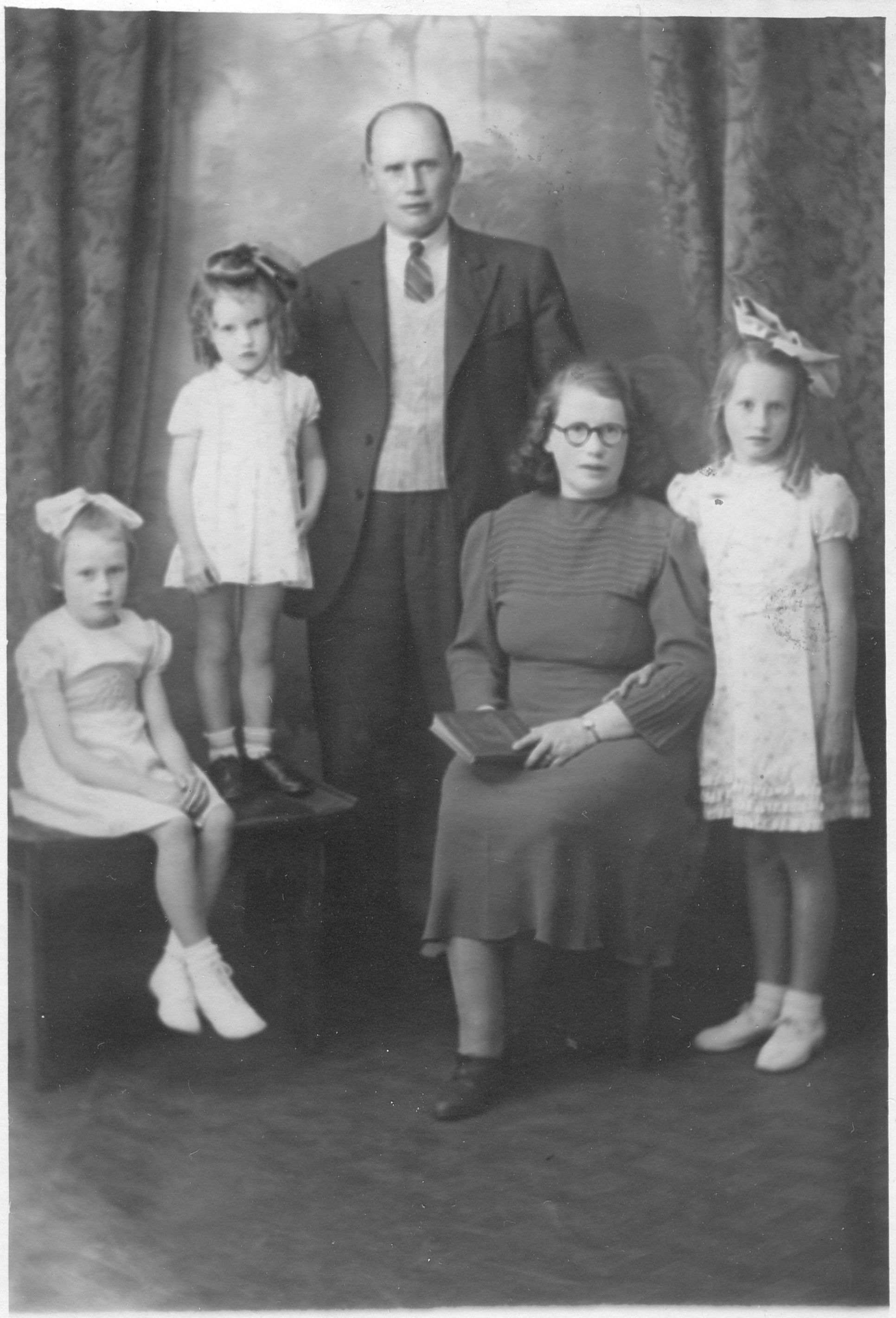 Barker Family Group about 1940